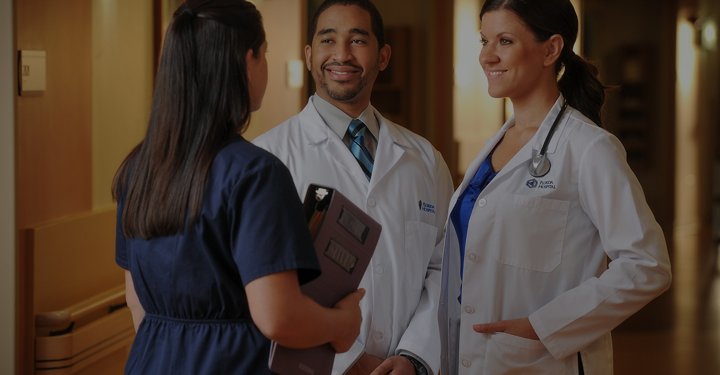 Doctors and a nurse in the hallway discussing a diabetes treatment plan