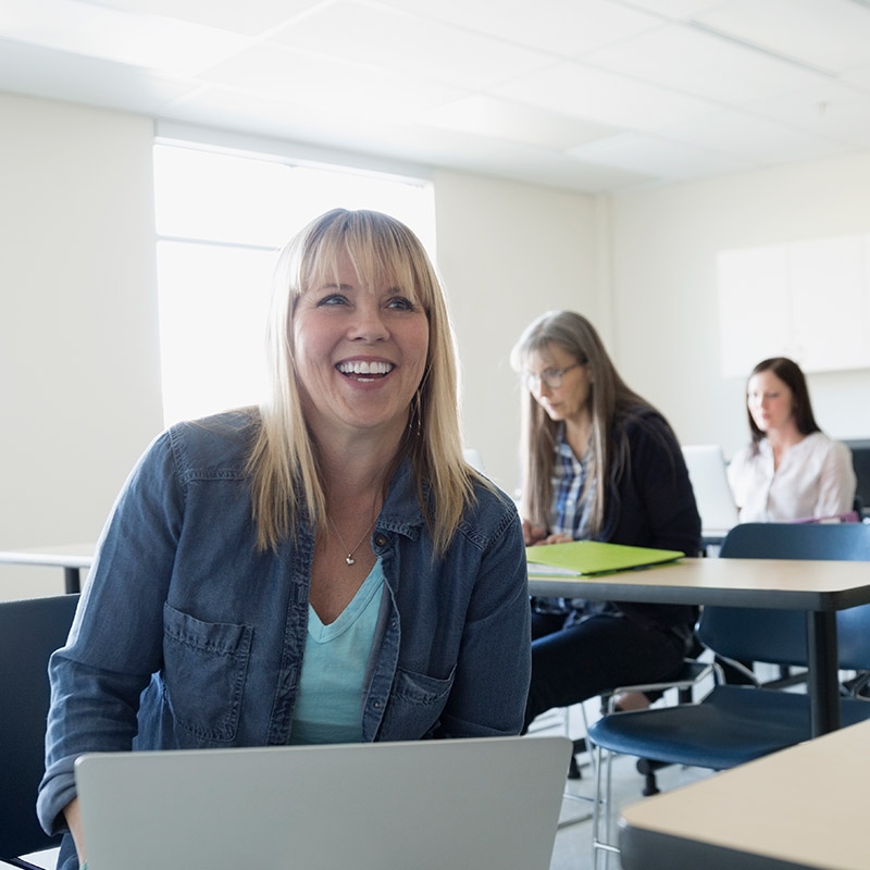 Woman holding anatomical model teaches a group class about living a healthy diabetic lifestyle